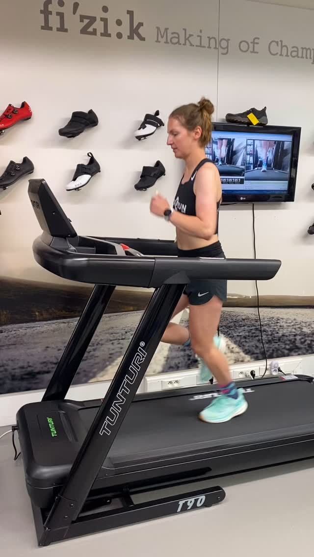 Advies, testen, voelen en dan de juiste loopschoenen kiezen 👟🔥
#Trainingschoenen #WedstrijdSchoenen #Stabiliteit #Snelheid #BlessurePreventie #Shop2RunAtlete 🫶