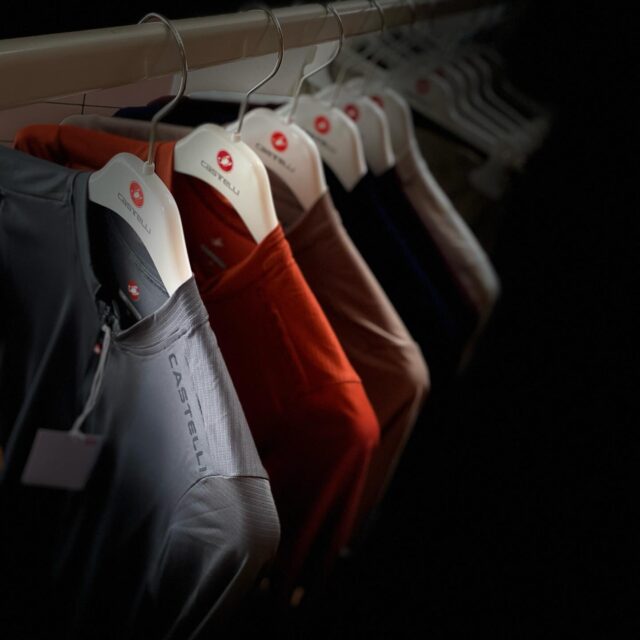 Klaar voor een nieuw fietsseizoen 🚴‍♀️☀️🚴🏼

Met mijn frisse fietsoutfit trap ik het seizoen in vol energie en stijl. Comfort, performance én een look die gezien mag worden – precies wat je nodig hebt voor lange ritten en snelle sprintjes 💨

Tijd om weer kilometers te maken, doelen te stellen en grenzen te verleggen. Wie fietst er met mij mee dit seizoen? 🙌

#nieuwfietsseizoen #fietsoutfit #cyclinglife #readytoride #sportstyle